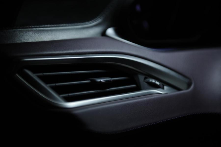  Peugeot 208 XY Concept 2012 года  (фото 9 из 24)